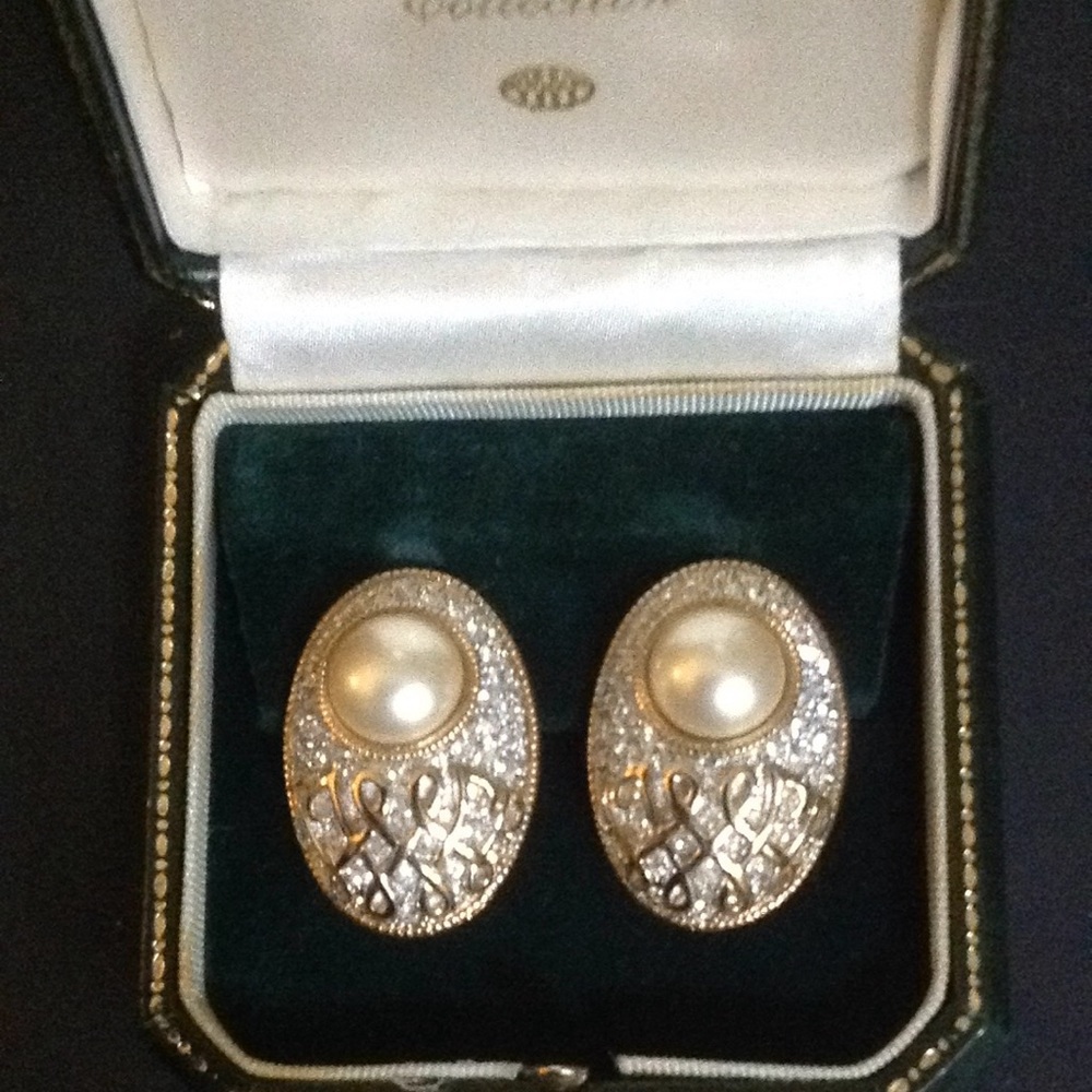 Duchess of Windsor Comfort Clips NWOT